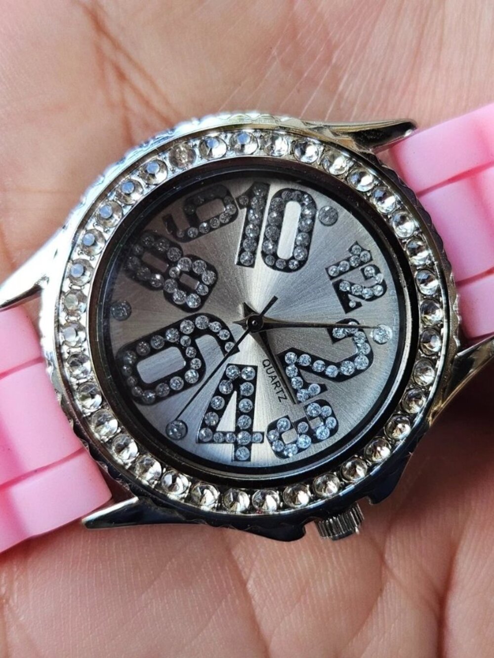 Fashion Women Wristwatch Pink Rubber Strap Quartz Analog Crystals Accent Bezel